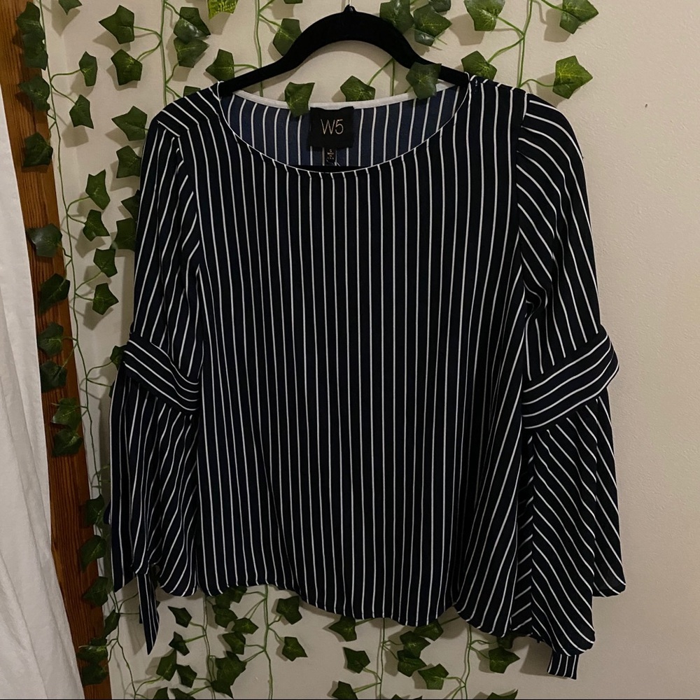 Flowy stripe blouse with detailing on the arms